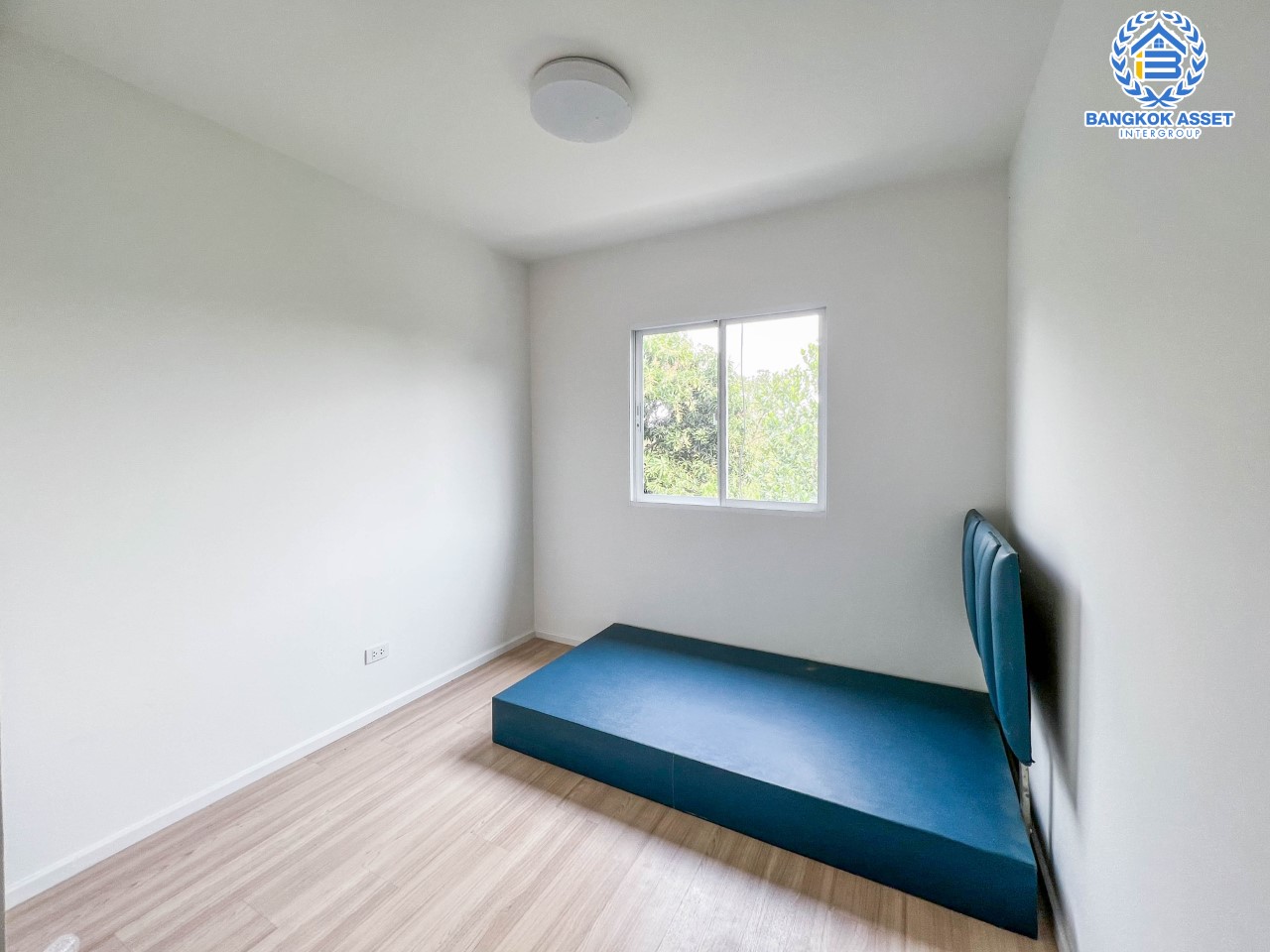 *****ทาวน์เฮ้าส์มือสองย่านนนทบุรี ม.แกรนด์พลีโน่ รัตนาธิเบศร์ หลังมุม บนเนื้อที่ 19 ตร.ว. ฟังก์ชัน 3 ห้องนอน 2 ห้องน้ำ 1 ที่จอดรถ ทำเลดี เชื่อมต่อถ.ติวานนท์, ถ.รัตนาธิเบศร์, ถ.นครอินทร์, ถ.ราชพฤกษ์ ใกล้รถไฟฟ้าสายสีม่วง "สถานีบางพลู" และจุดขึ้นทางด่วน "ศรีรัช-วงแหวน"